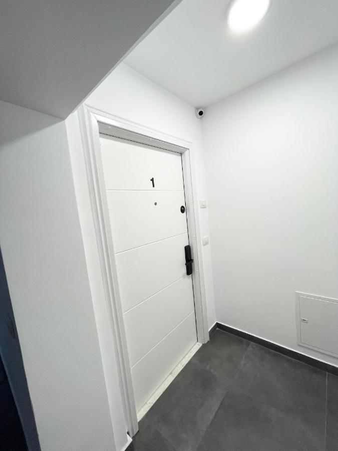 Central Studio Apartment 1, Tirana Extérieur photo